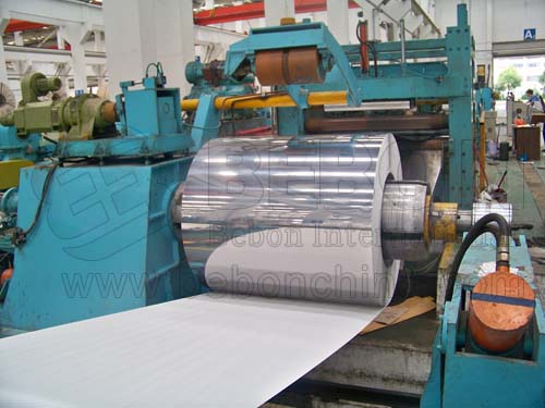 The workshop of the stainless steel decoiler machine