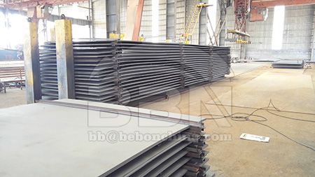 Why is Q355B steel plate known for its high strength-to-weight ratio