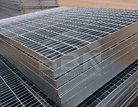 Maintenance method of hot-dip galvanized steel grating