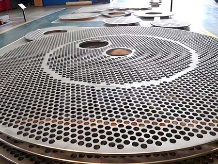 Tube sheet material selection and cost balancing