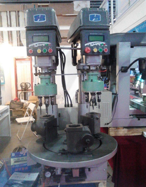 钻攻组合机床Drilling and tapping combined machine tools.jpg