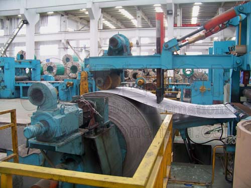 The workshop of the stainless steel decoiler machine