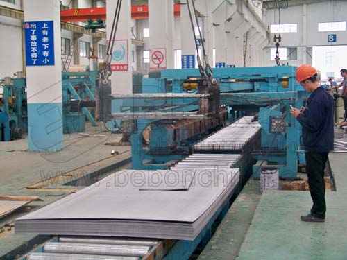 The workshop of the stainless steel decoiler machine
