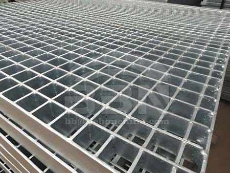 The application of steel gratings in railway protection