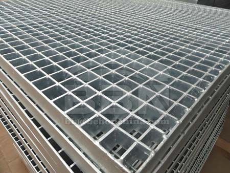 Steel grating VS. titanium alloy grating: what are the performance differences?