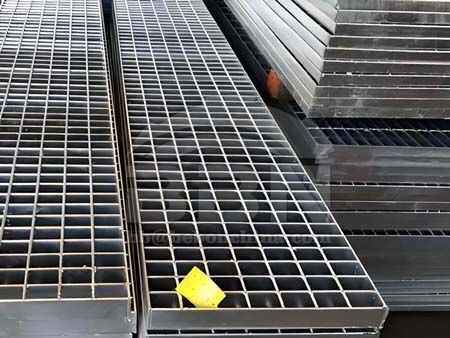 The protective functions of steel gratings in energy facilities