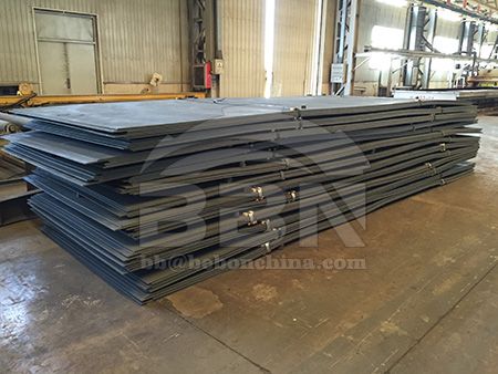 Are there any industry specifications for SM400 steel plate?
